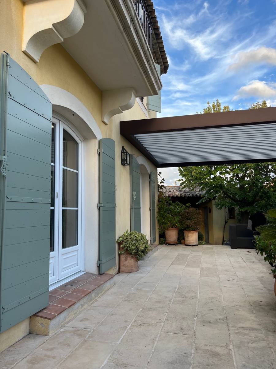 Création de volets provençaux en bois sur mesure Aix-en-Provence