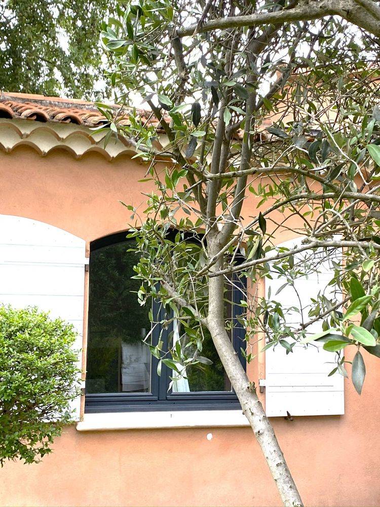 Remplacement de volets anciens en bois par des volets neufs en bois durable Marseille