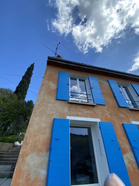 Fabrication et pose de volets CTBX à la Destrousse