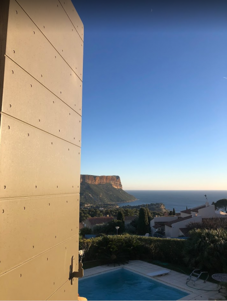 Nos volets provençaux de fabrication artisanale posés pour une villa à Cassis