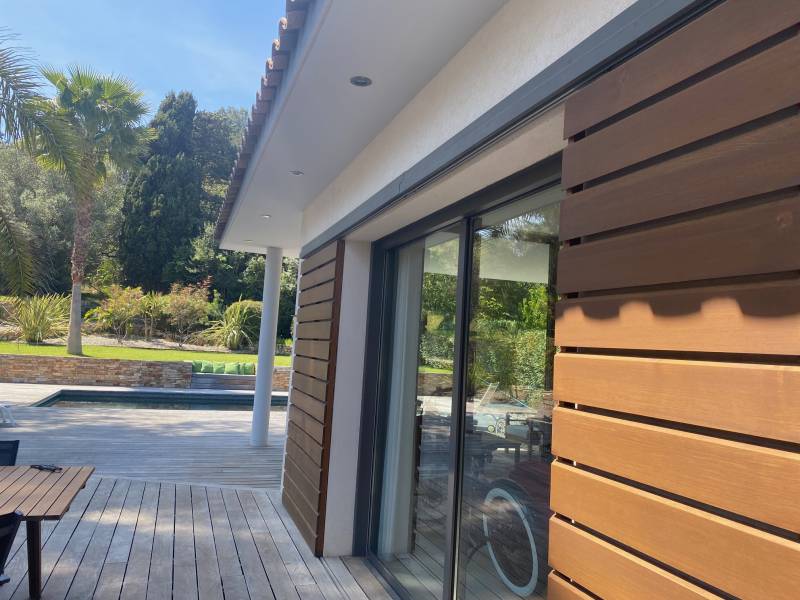 Comment choisir vos volets coulissants sur mesure en bois ?