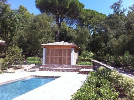 Fabrication de volets persiennes coulissants et pliants posés sur Draguignan ,Le Muy