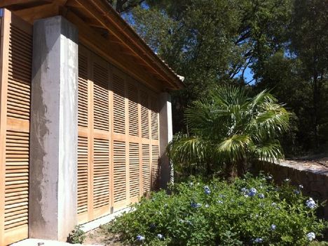 Fabrication de volets persiennes coulissants et pliants posés sur Draguignan ,Le Muy