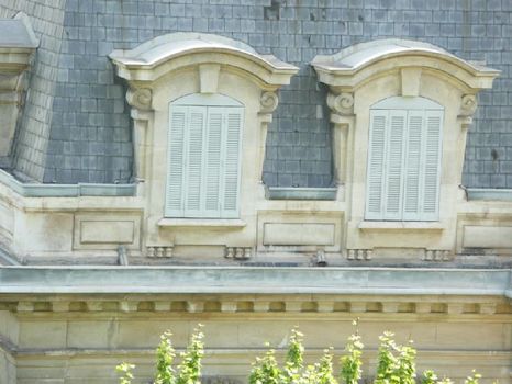 Fabricants de volets persiennes en bois à Marseille rue Paradis