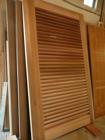 Conception de volet persiennes bois posés à St Tropez