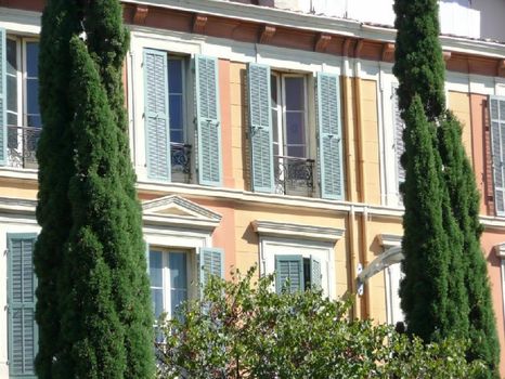 Fabricant de volets persiennes en bois à Marseille ( Auriol )