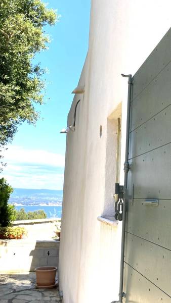 remplacement de volets battants par des volets provençaux bois exotique dans le 13