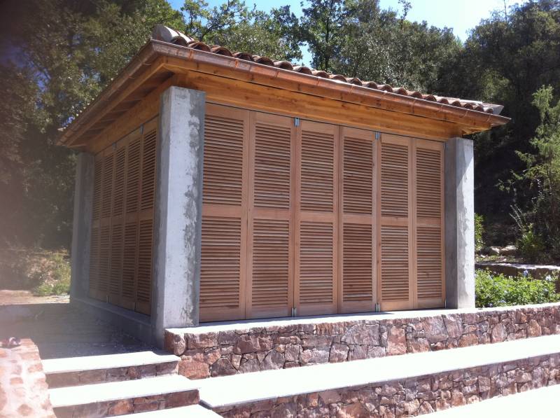 Quel type de volet bois artisanal choisir pour sa maison du Sud de la France ?