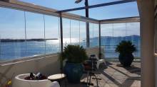 Menuisier alu spécialisée dans la création et la pose de murs de verre en terrasse La Destrousse Mill'arts Fermetures